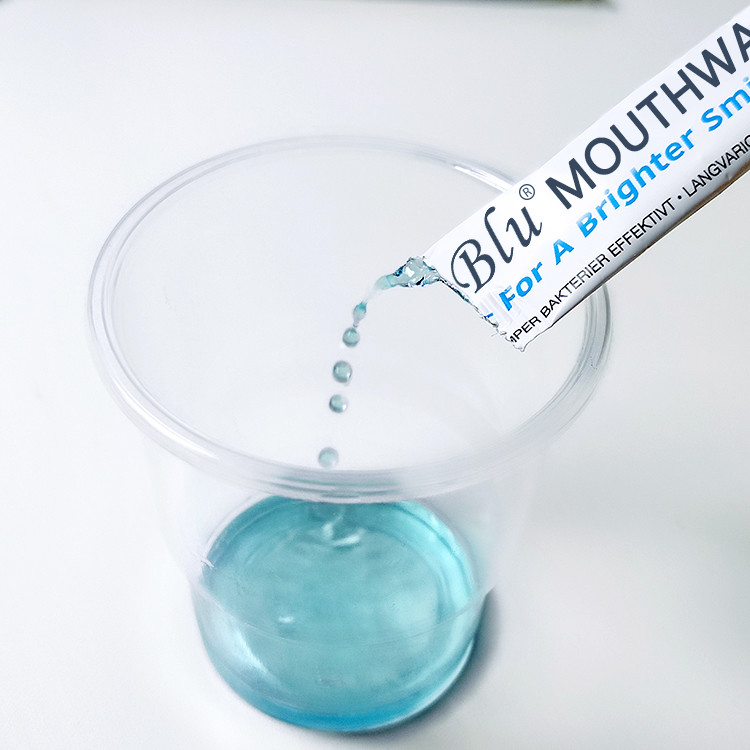 Miętowy płyn do płukania jamy ustnej bez alkoholu z saszetką 10 ml Private Label
